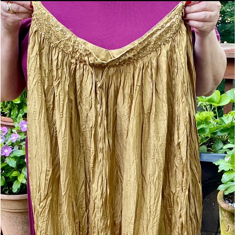 NWT Beautiful gold plisse silk skirt with sequined detail waistband. Size 14